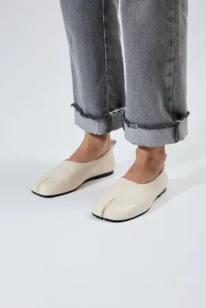 Akaste White