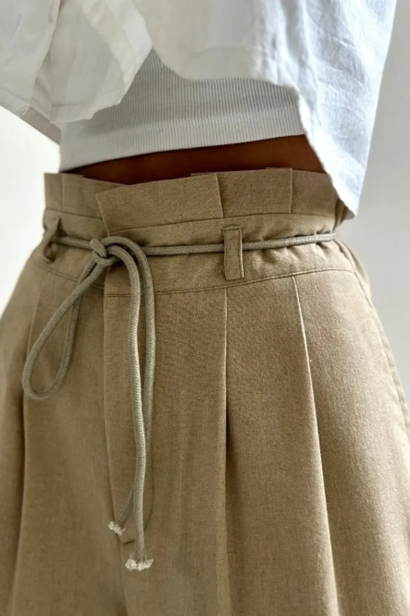 Ella – Pleated style – High-waisted trousers
