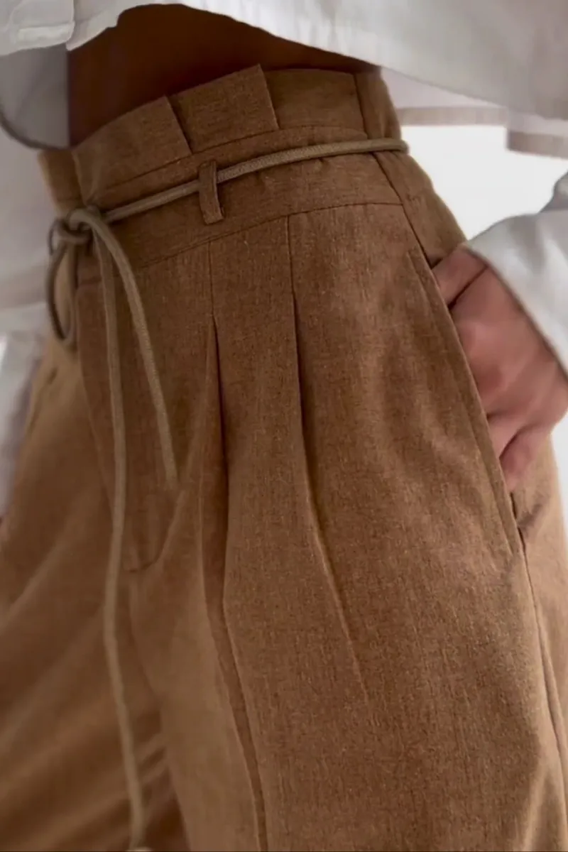 Ella – Pleated style – High-waisted trousers