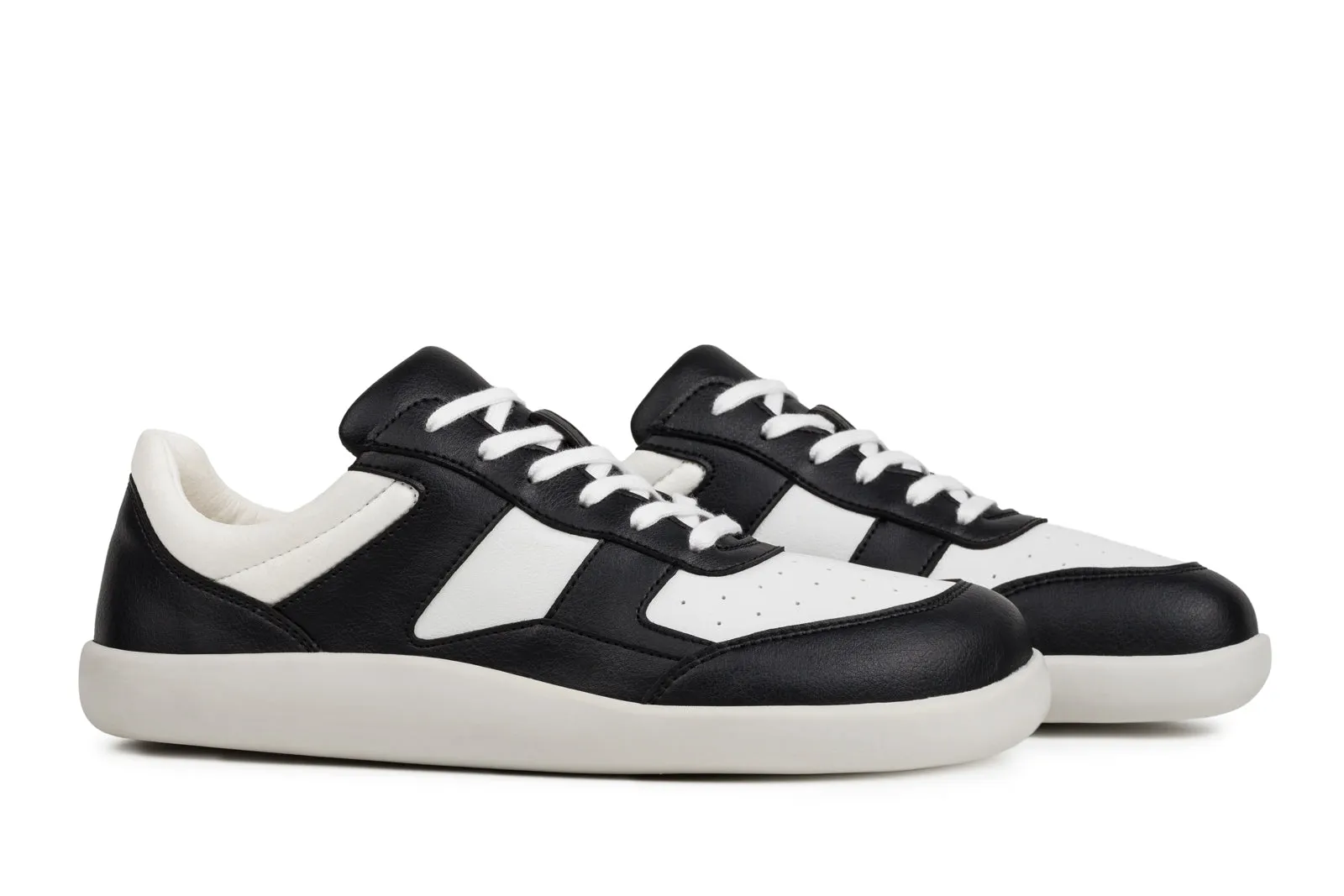 Men’s Comfort sneakers Yuva black and white
