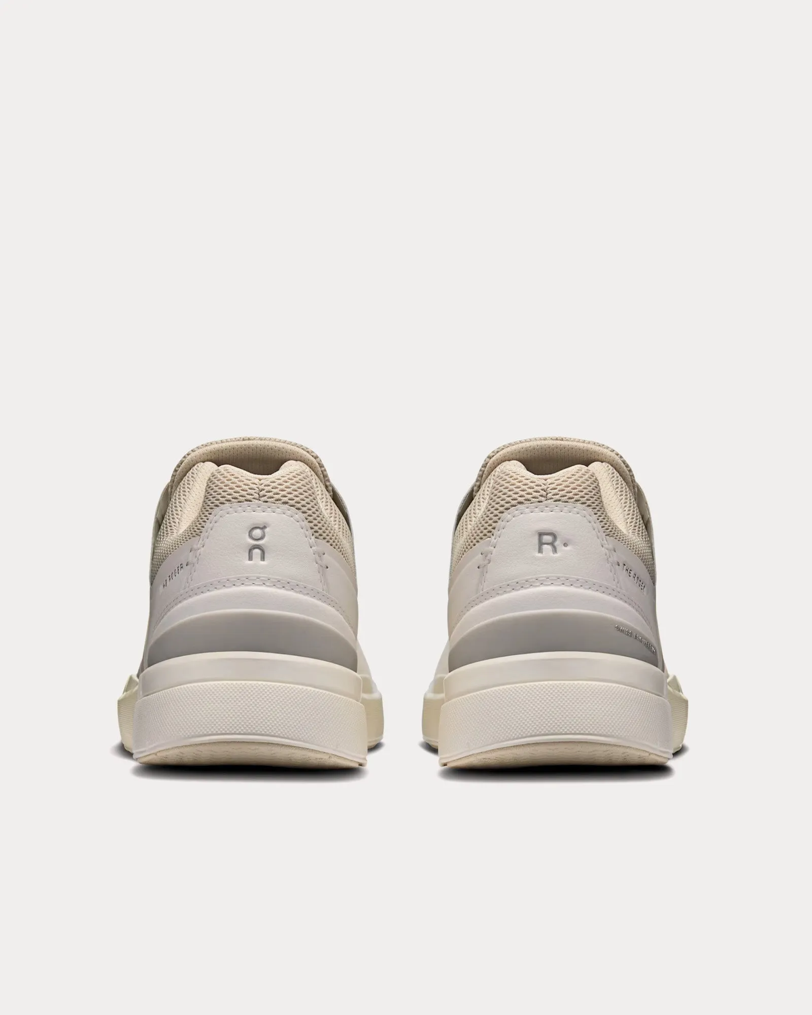 The Roger Advantage White / Sand Low Top Sneakers