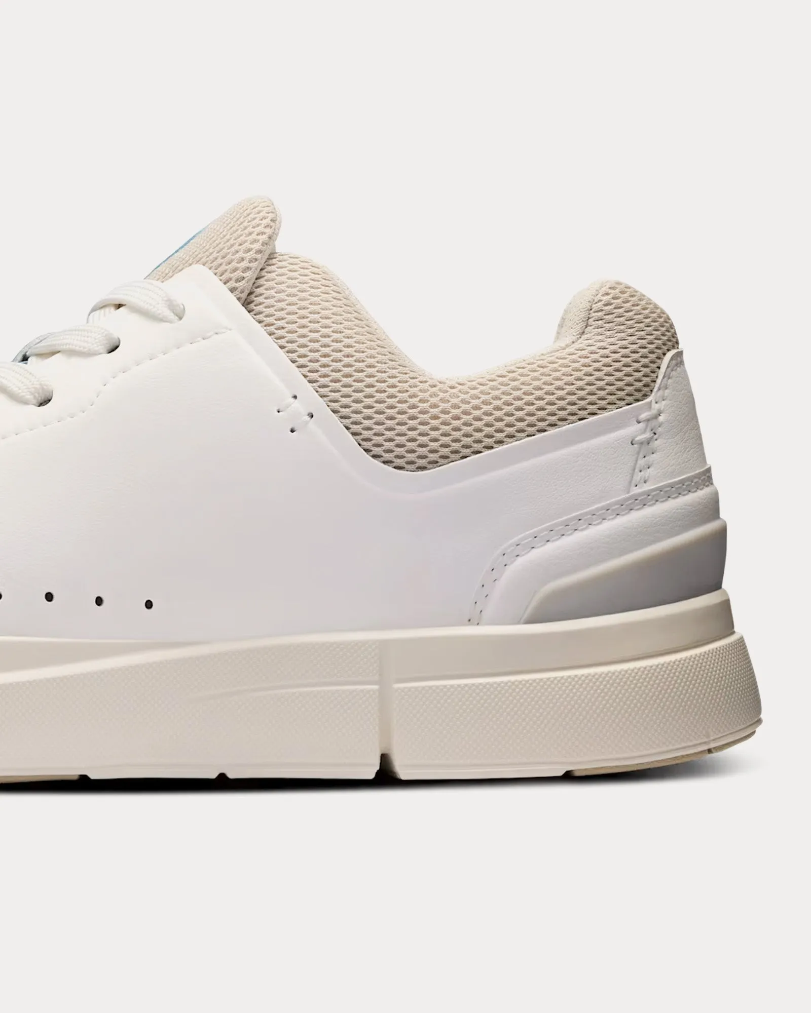 The Roger Advantage White / Sand Low Top Sneakers