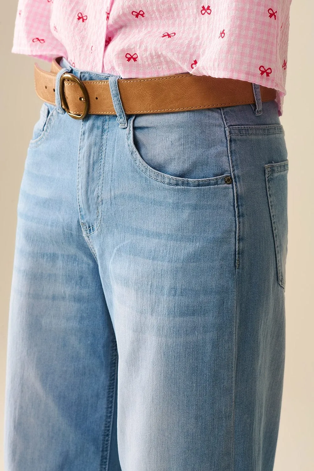 Wide-Leg Ankle Jeans With Light Wash